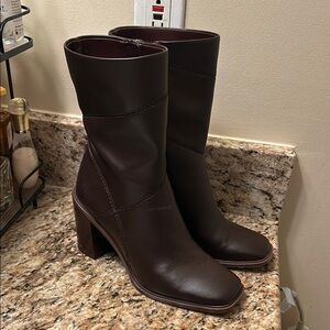 Elegant burgundy Leather Boots US 7.5
